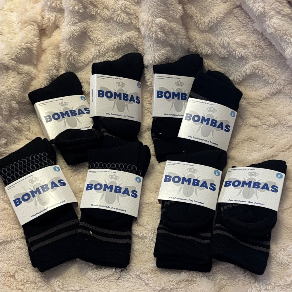 8 NWT Bombas woman’s  Black Socks size S - Picture 1 of 3